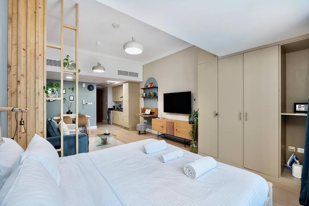 Apartment Renovated Terrace Jlt Next To Metro! Dubai