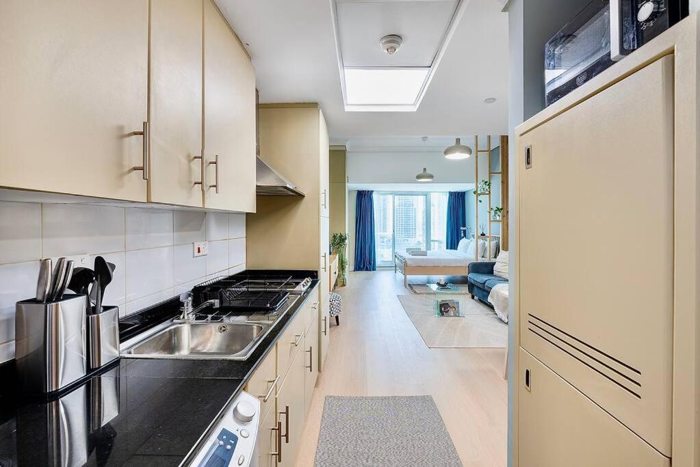 Apartment Renovated Terrace Jlt Next To Metro!