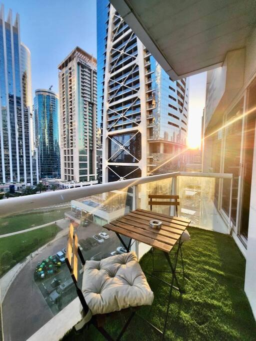 Renovated Terrace Jlt Next To Metro! Apartment *